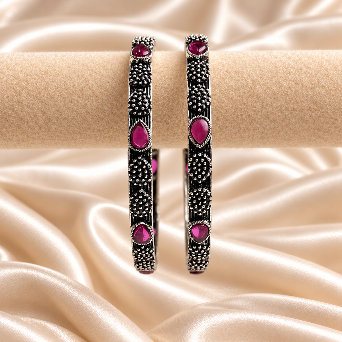 Ruby Drop Pattern Oxidised Kada