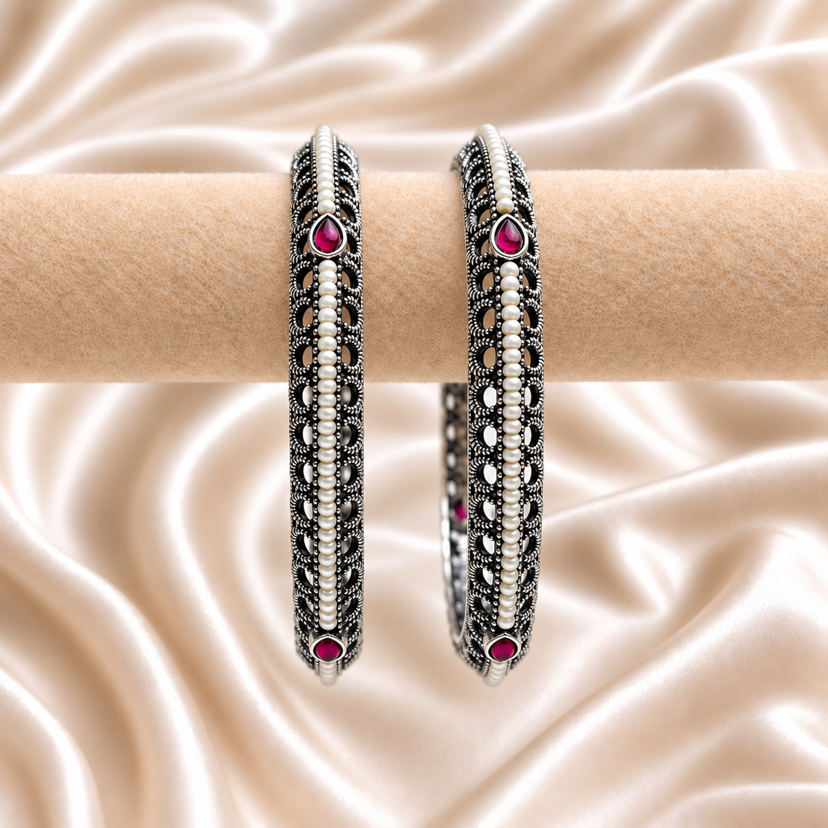 Pearl Border stone Oxidised Kada