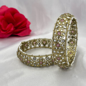 Antique Kundan Floral Motif Bangle