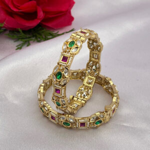 Kundan bangle with touch of Ruby and emerald