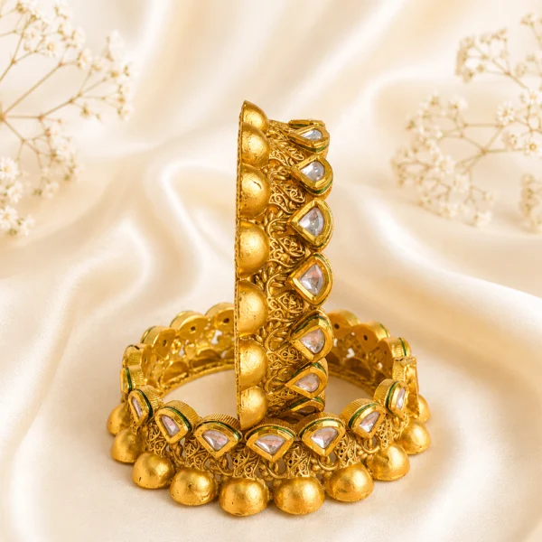 Rajwadi Pacheli Kundan Bangle